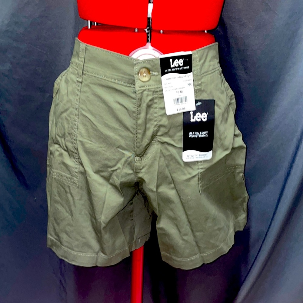 Lee mid rise deep green shorts. Sz, 10 M